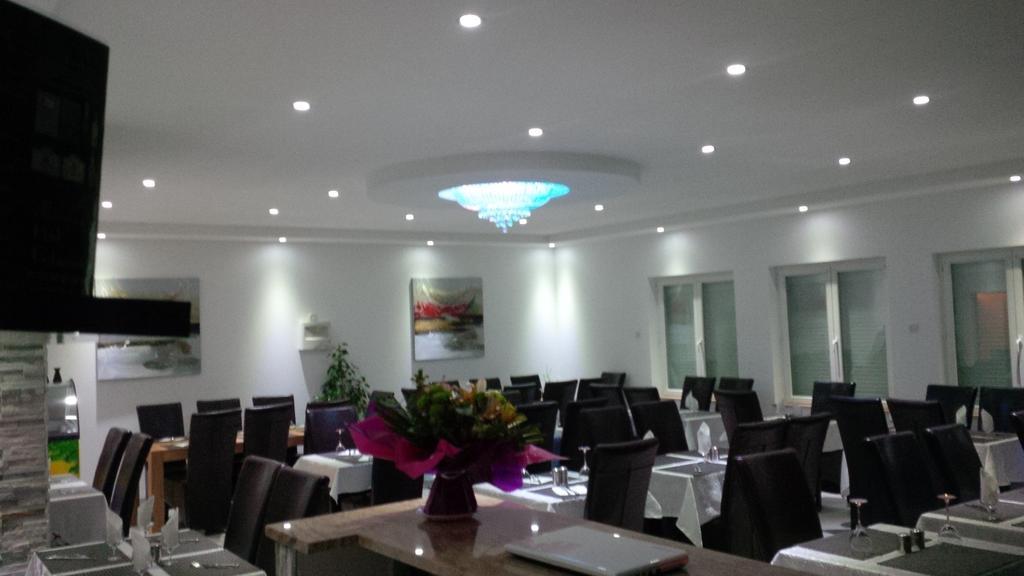 Hotel Restaurant Le Mistral Peipin 외부 사진